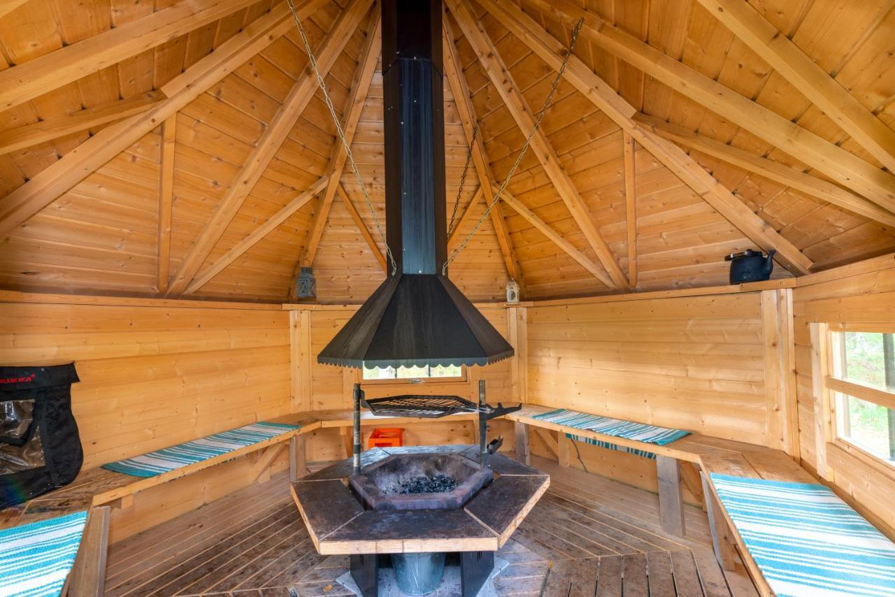 Laehderinne - 2 Bedroom Log Cabin, Private Beach, Wifi & Sauna Holiday home