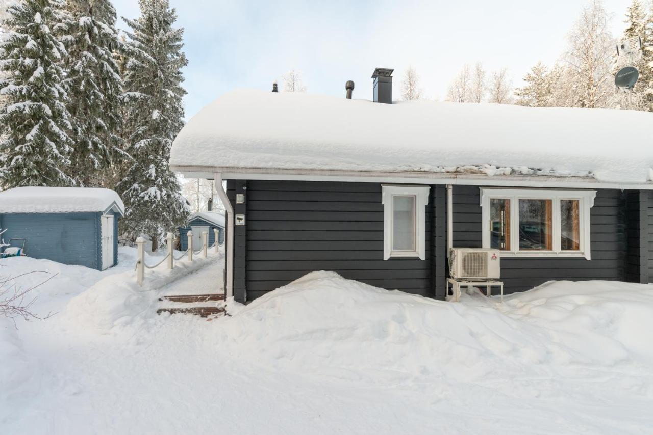 Holiday home Laehderinne - 2 Bedroom Log Cabin, Private Beach, Wifi & Sauna