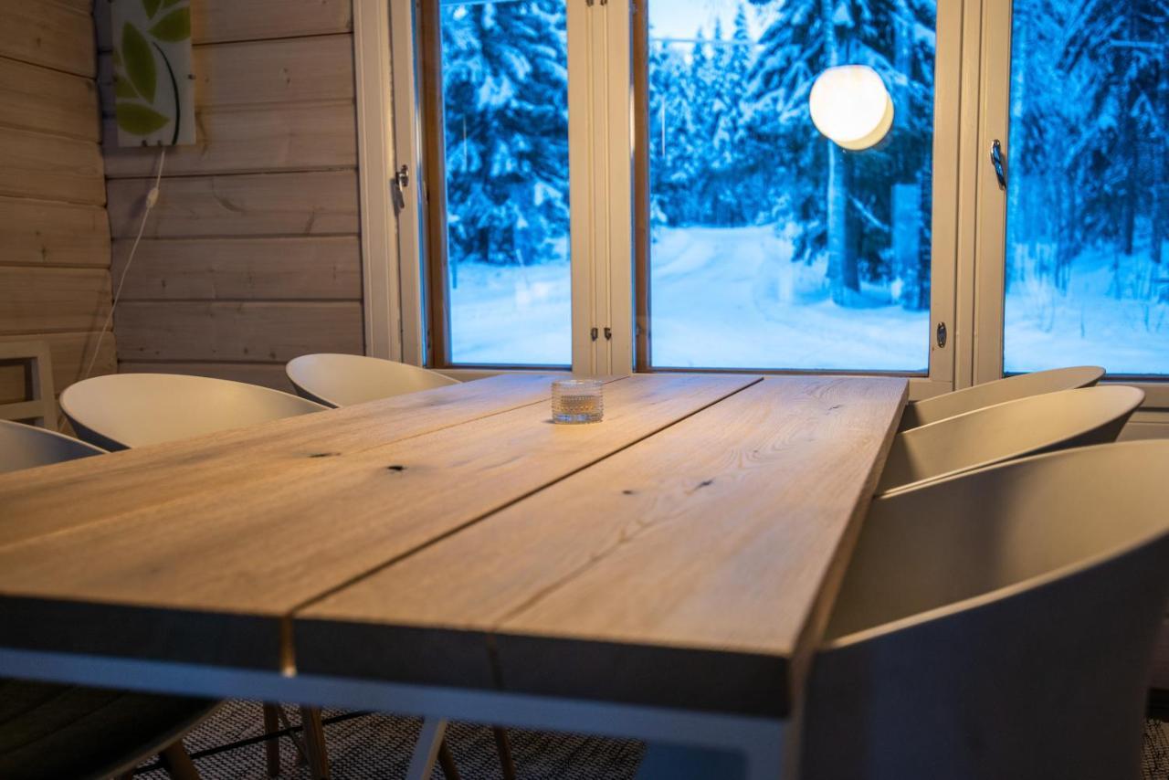 Semesterbostad Laehderinne - 2 Bedroom Log Cabin, Private Beach, Wifi & Sauna