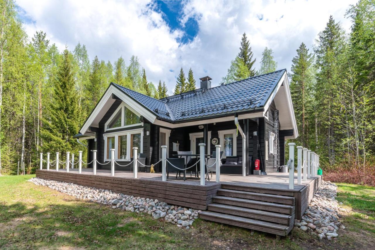 Holiday home Laehderinne - 2 Bedroom Log Cabin, Private Beach, Wifi & Sauna Puolanka