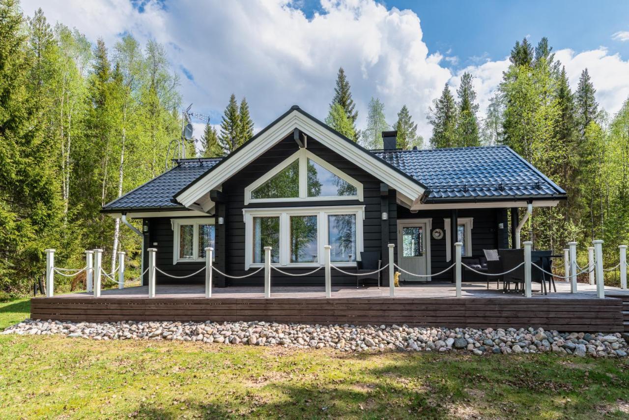 Holiday home Laehderinne - 2 Bedroom Log Cabin, Private Beach, Wifi & Sauna Puolanka