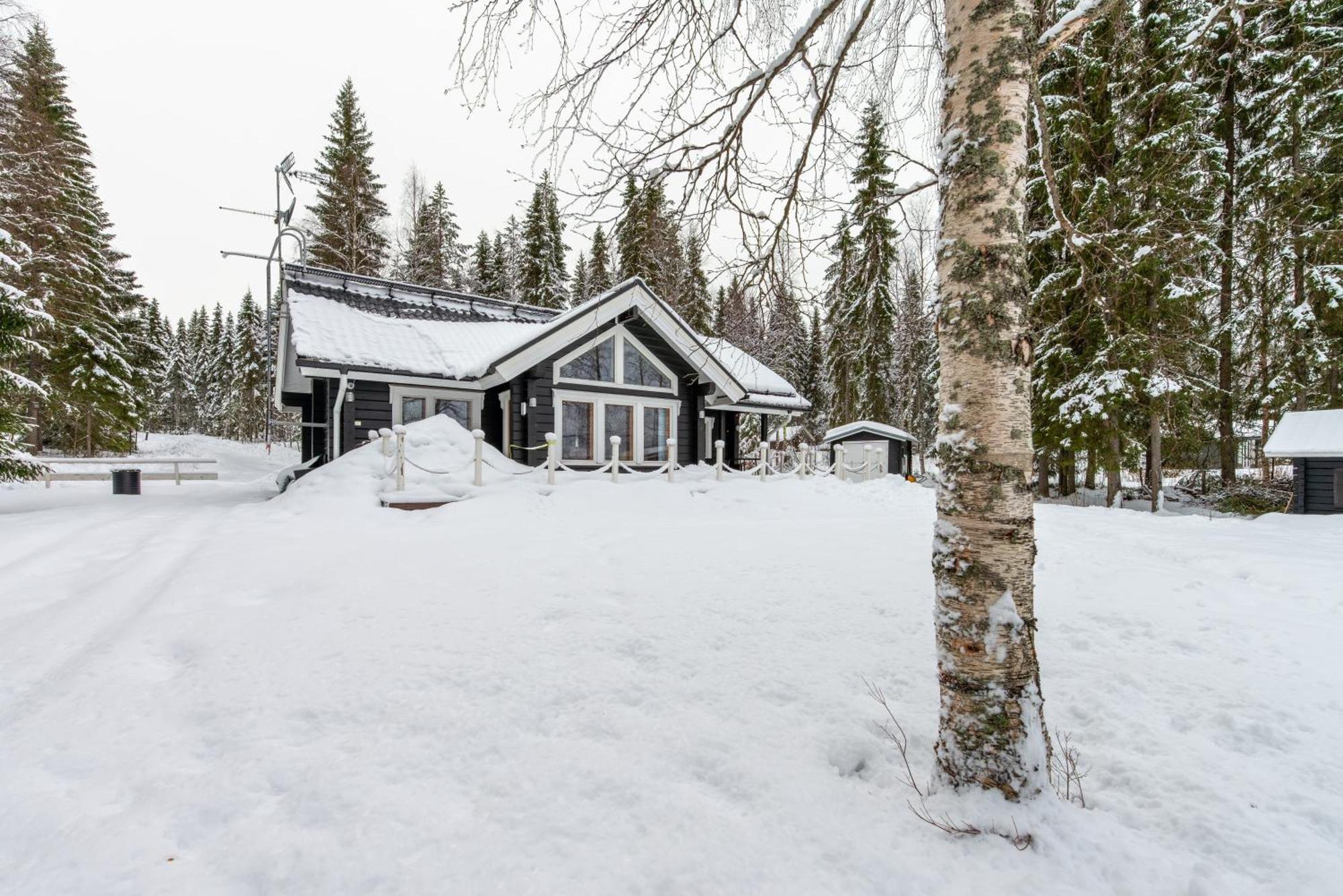 Holiday home Laehderinne - 2 Bedroom Log Cabin, Private Beach, Wifi & Sauna *