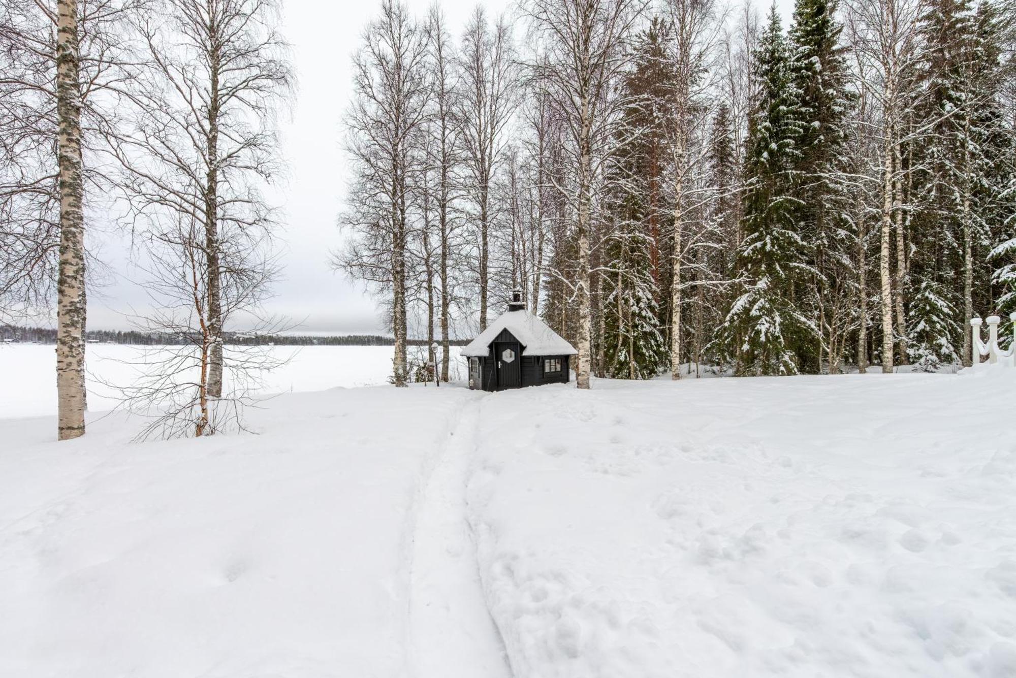 Holiday home Laehderinne - 2 Bedroom Log Cabin, Private Beach, Wifi & Sauna Puolanka