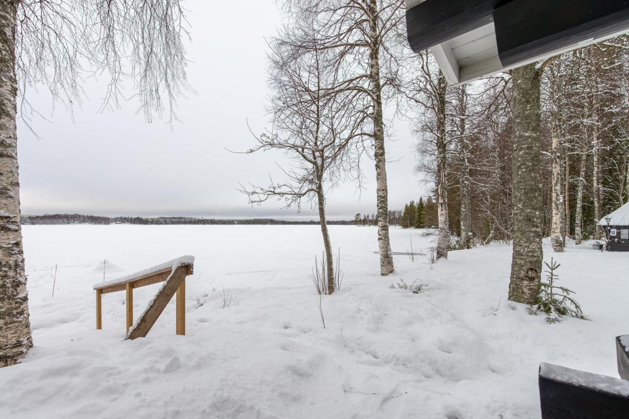 Laehderinne - 2 Bedroom Log Cabin, Private Beach, Wifi & Sauna Puolanka