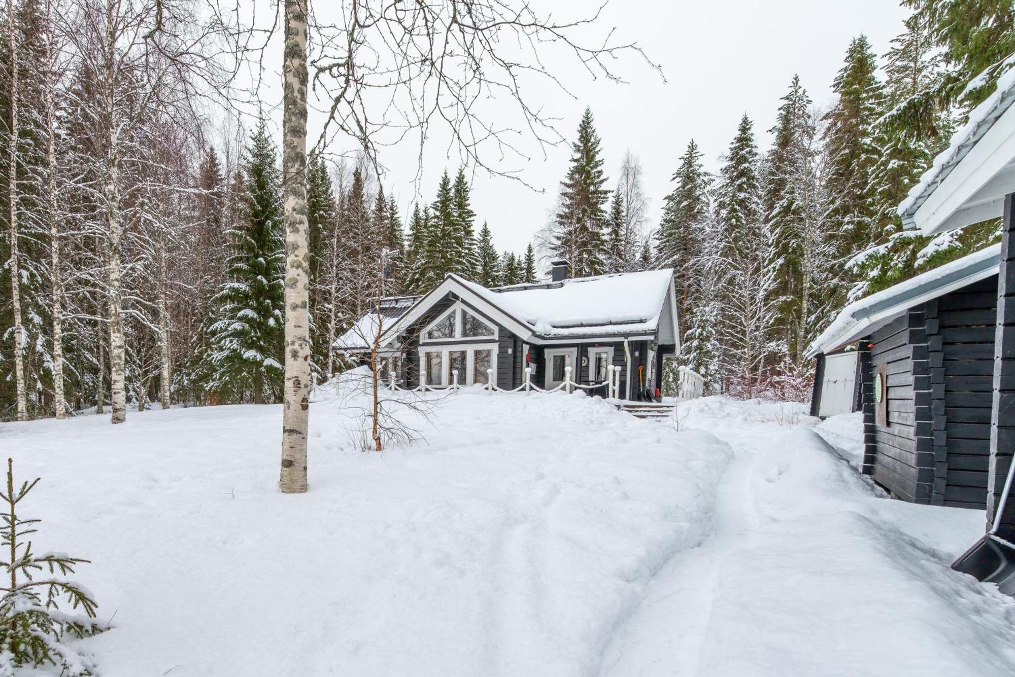 Holiday home Laehderinne - 2 Bedroom Log Cabin, Private Beach, Wifi & Sauna