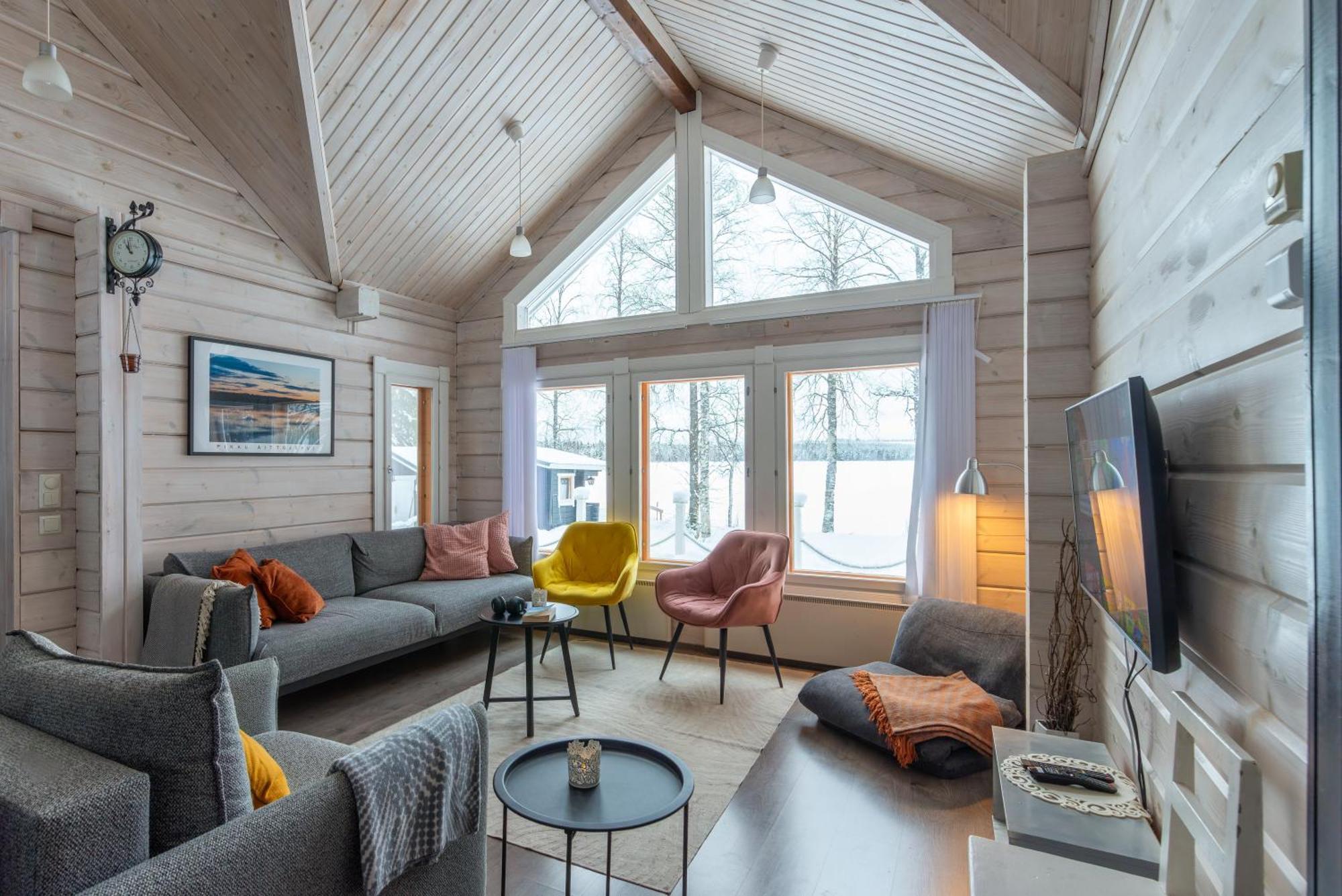 Laehderinne - 2 Bedroom Log Cabin, Private Beach, Wifi & Sauna Puolanka