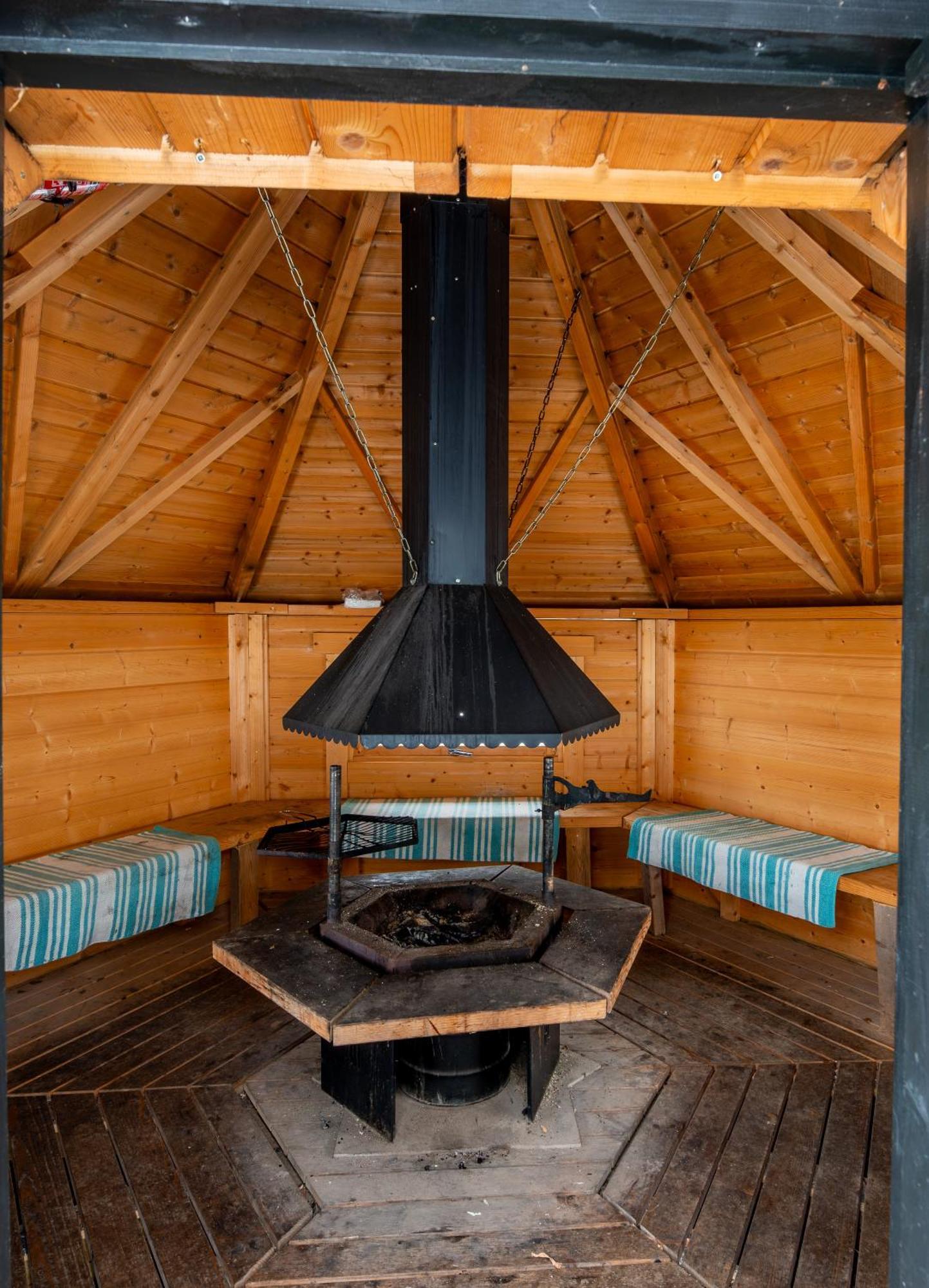 Laehderinne - 2 Bedroom Log Cabin, Private Beach, Wifi & Sauna Holiday home Puolanka